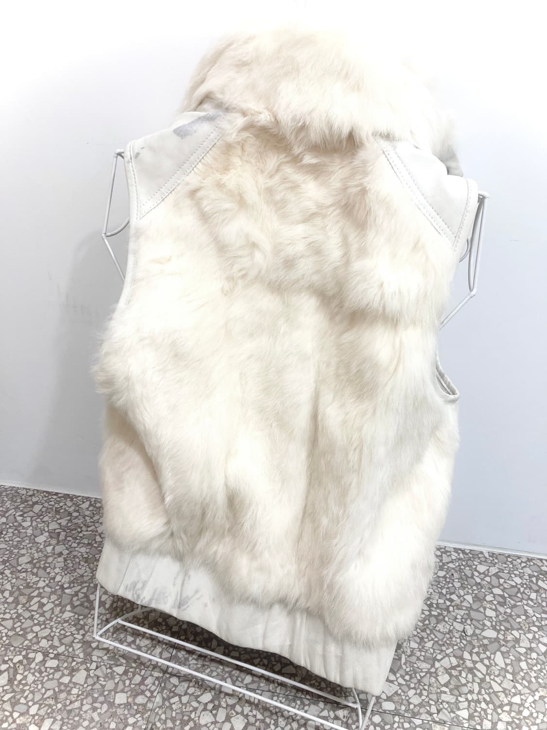 rabbit fur Ivory buckle vest 상품이미지4