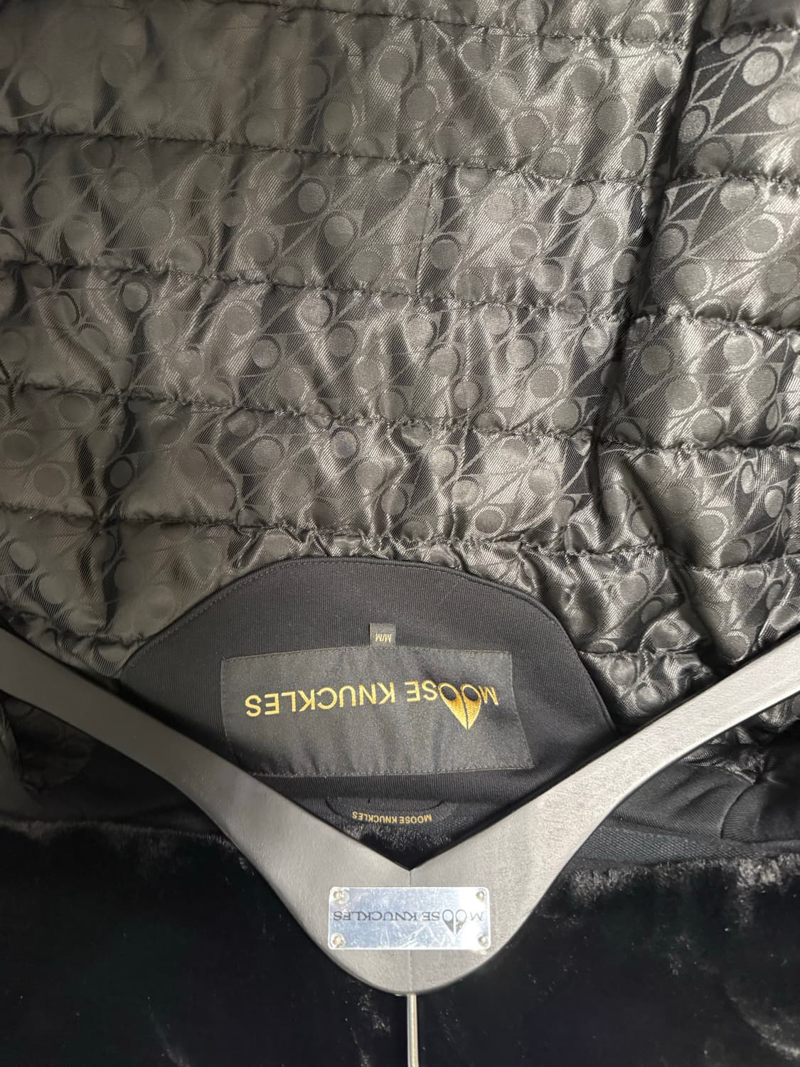 무스너클 버니스웨터 금장 상품이미지4