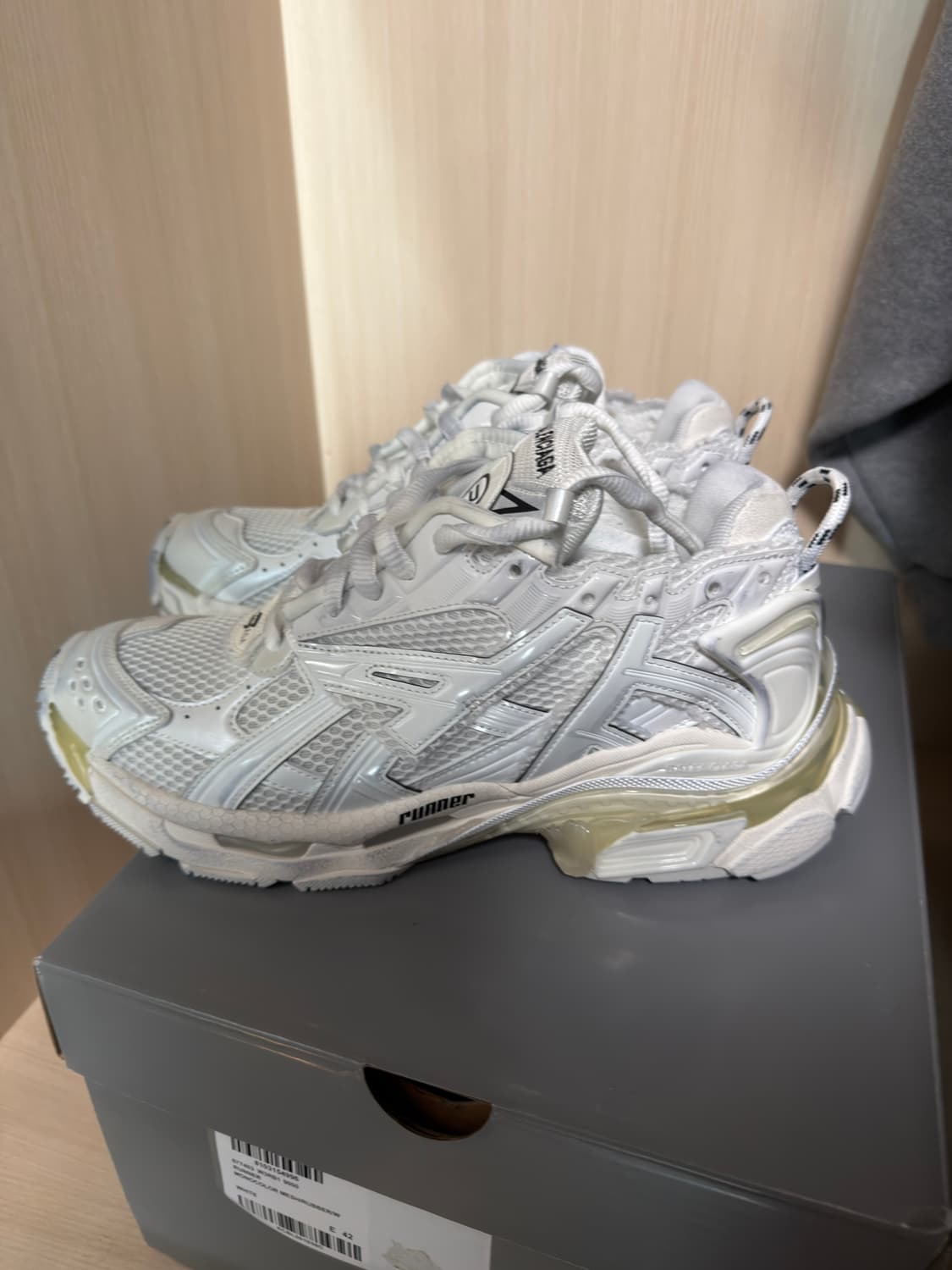 새상품 발렌시아가 신상 러너 스니커즈 화이트 42사이즈 상품이미지4