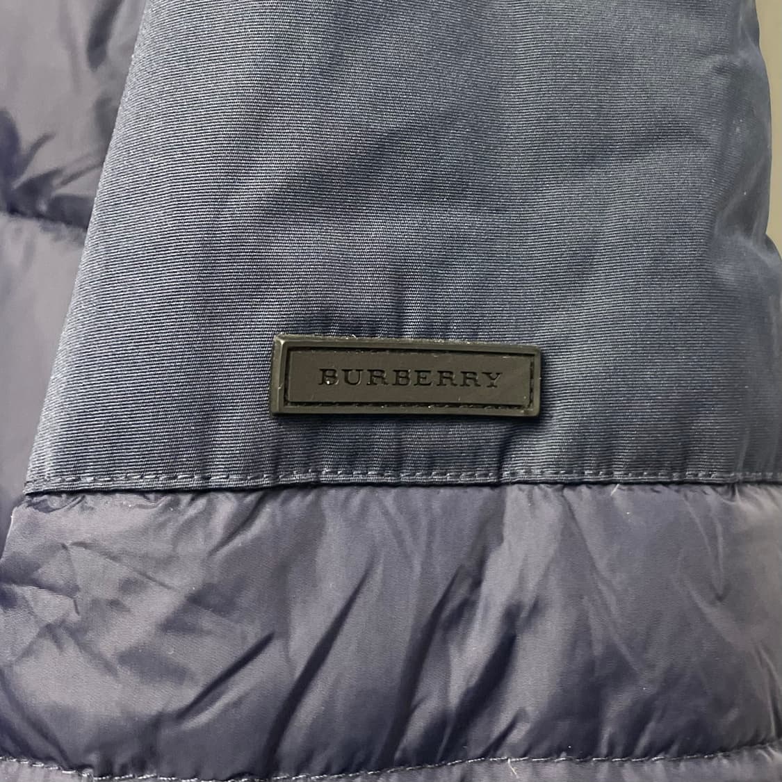 버버리 네이비 구스다운 후디 경량 패딩   상품이미지2