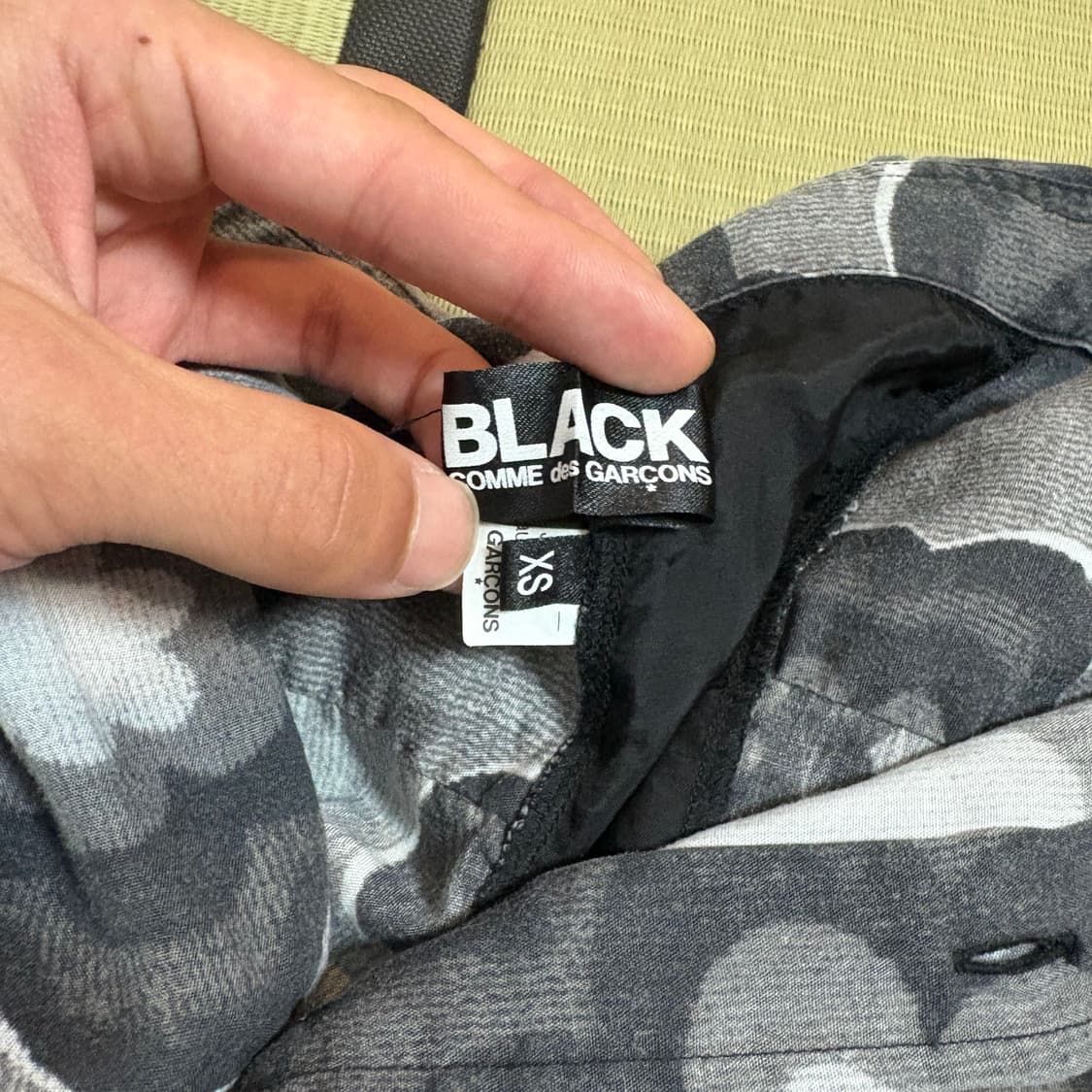 꼼데가르송 플라워 프린트 절개 셔츠 상품이미지7