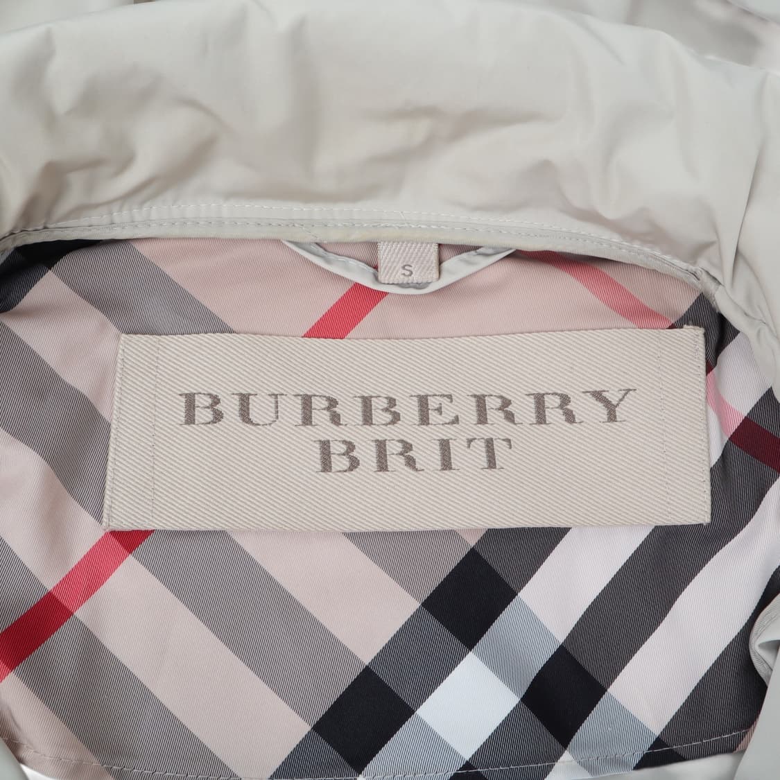 버버리 브릿 베이지 숏 트렌치코트 자켓 상품이미지8