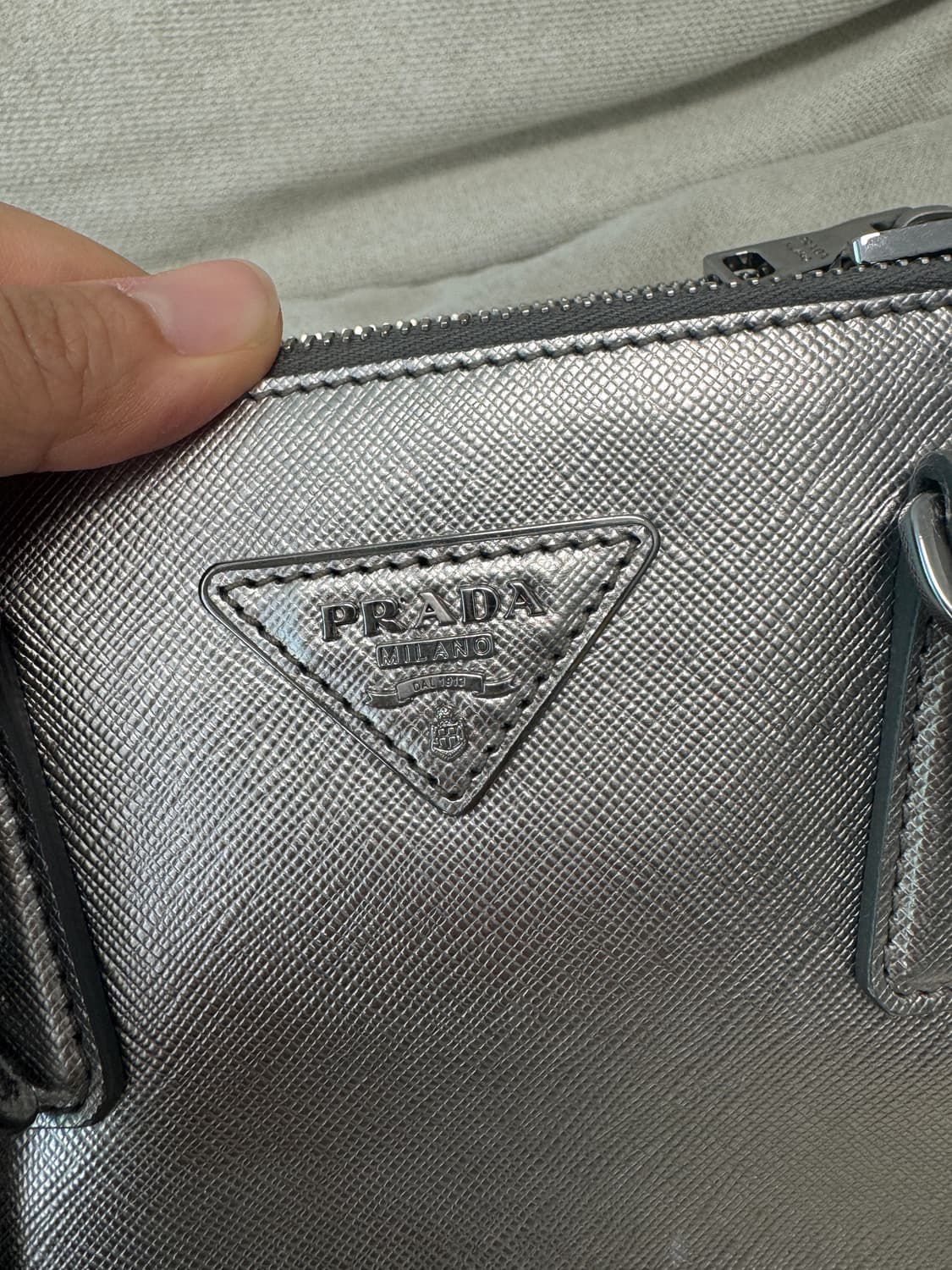 프라다 갤러리아백 실버컬러 스몰사이즈 상품이미지9