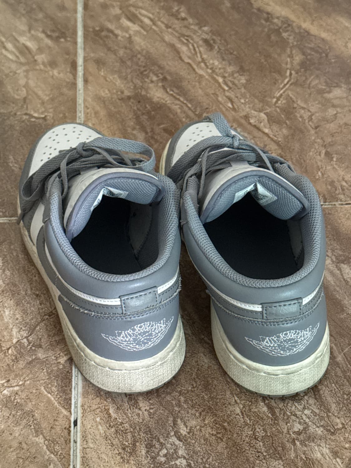 [240 6YW] 조던1 로우 스텔스 앤 화이트 상품이미지3