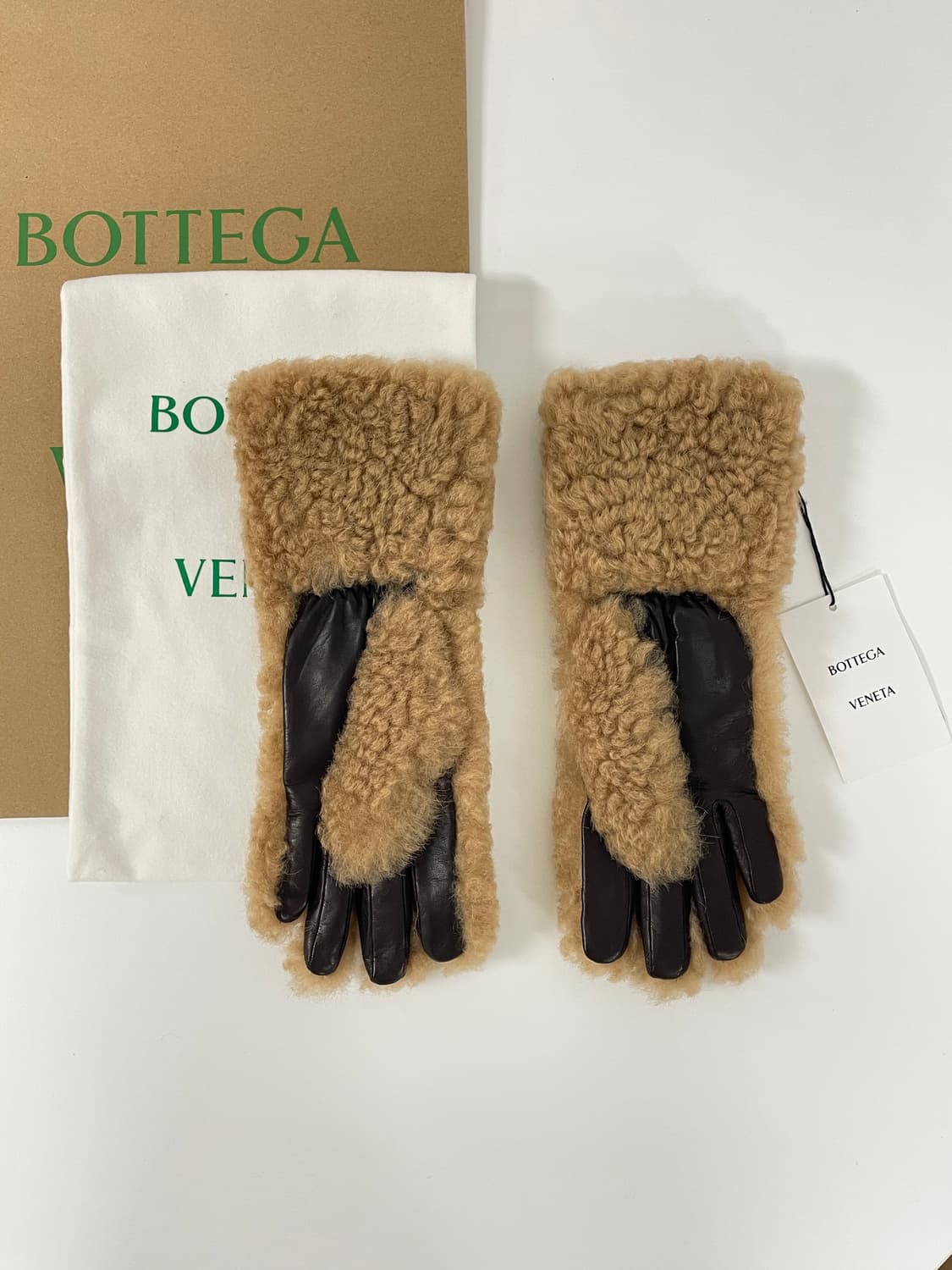 새상품 보테가 베네타 테디 시어링 레더 장갑 브라운 컬러 상품이미지2