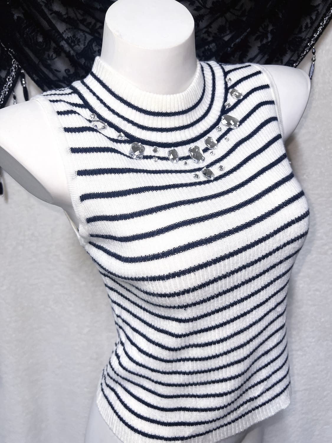 로맨틱갸루 로걀 오네 스트라이프 큐빅 장식 골지니트 탑 슬리브리스 나시 상품이미지1