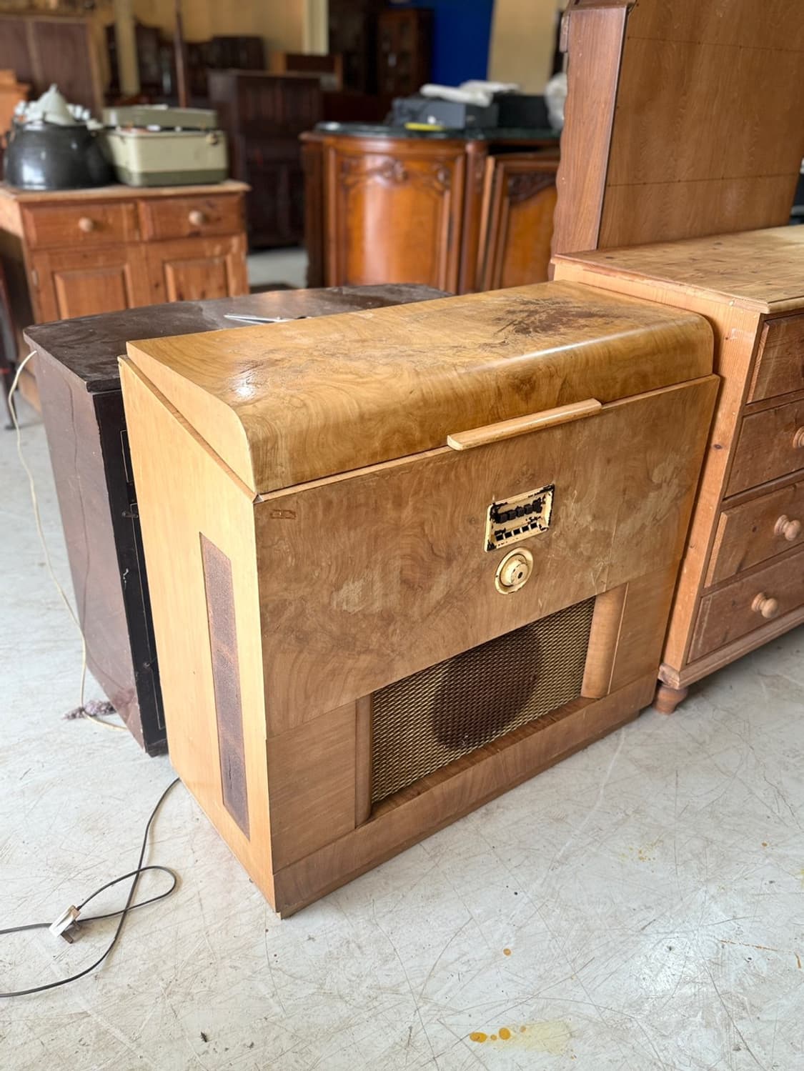 50s~60s 벨기에
올인원 가구형 턴테이블 라디오 상품이미지1