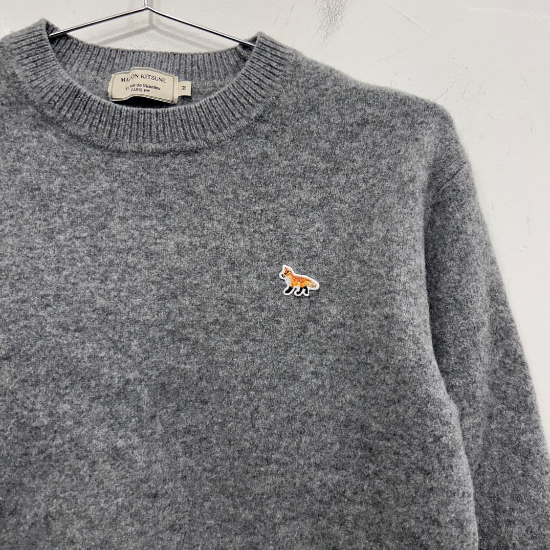 메종키츠네 베이비폭스 자수 크롭니트 상품이미지1