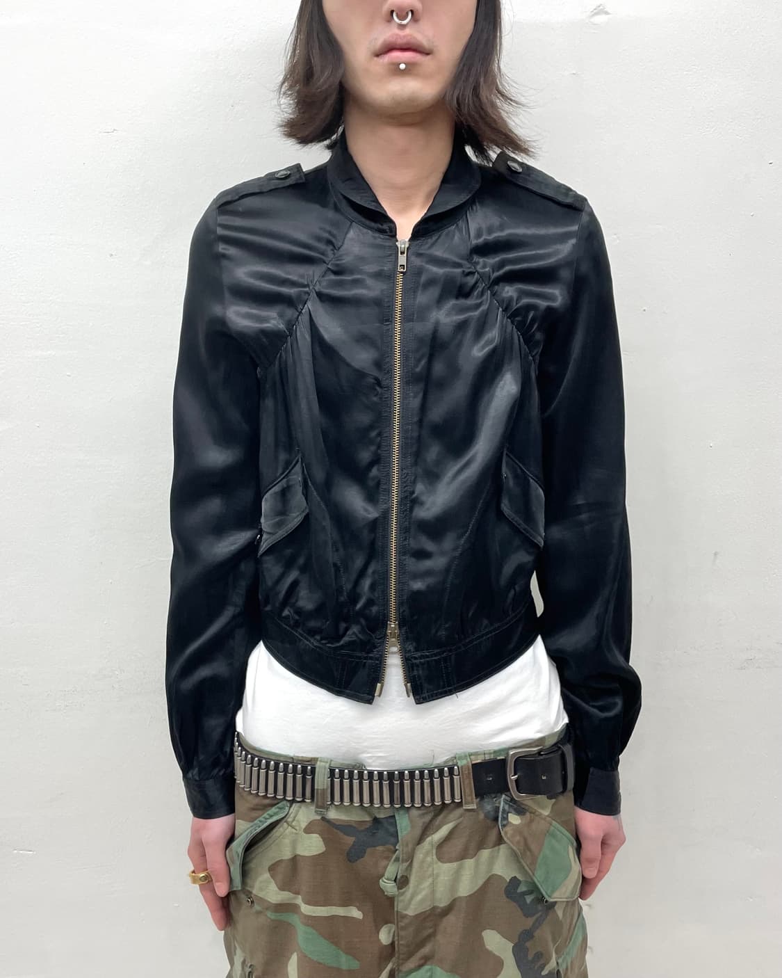 Shirring Glossy Cropped Black Zip-Up  상품이미지1