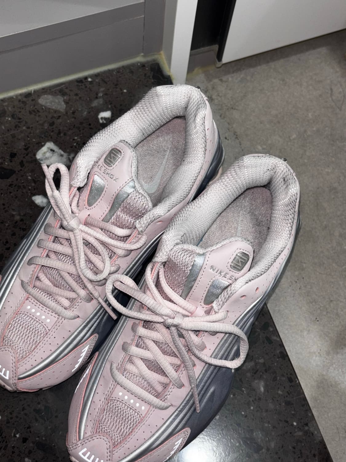 240 나이키 샥스 r4 베얼리 로즈 핑크 실버 상품이미지4