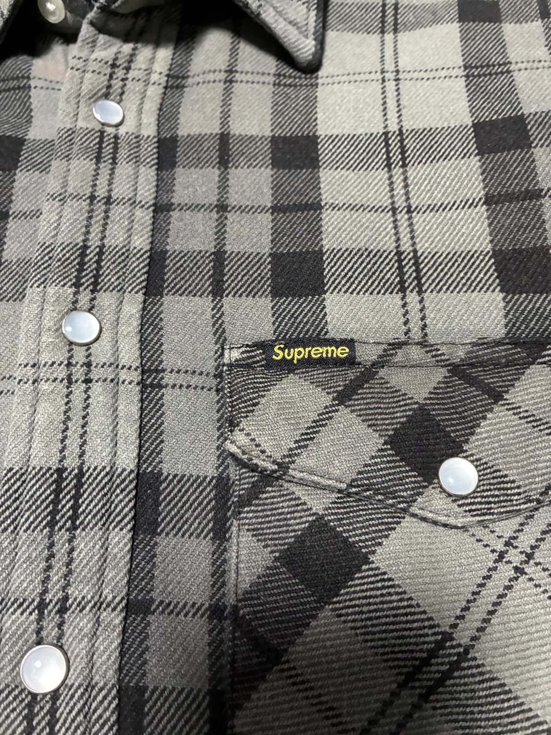 L) 슈프림 플란넬 스냅 체크 퀼팅 셔츠 그레이 블랙 상품이미지10