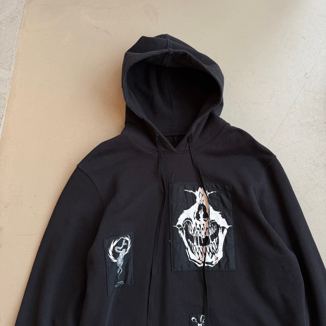 언레블 프로젝트 패치 후드 상품이미지3