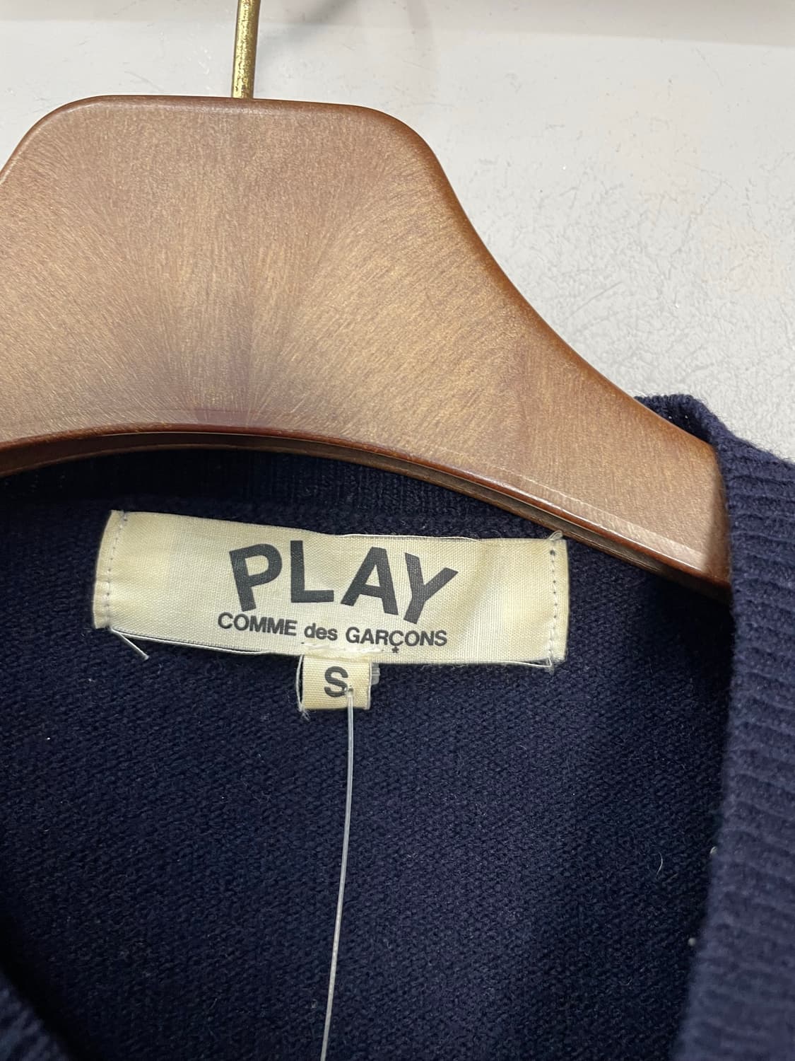 꼼데가르송 플레이 화이트 하트와펜 울 네이비 가디건 H1996 상품이미지5