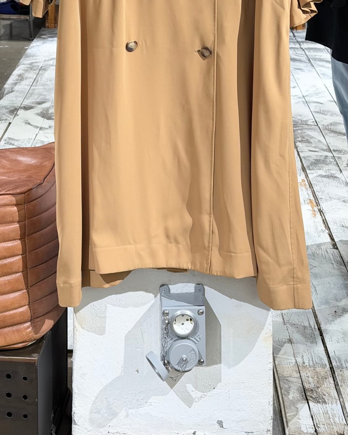 mm6 베이지 실크 더블 버튼 트렌치 코트 상품이미지5