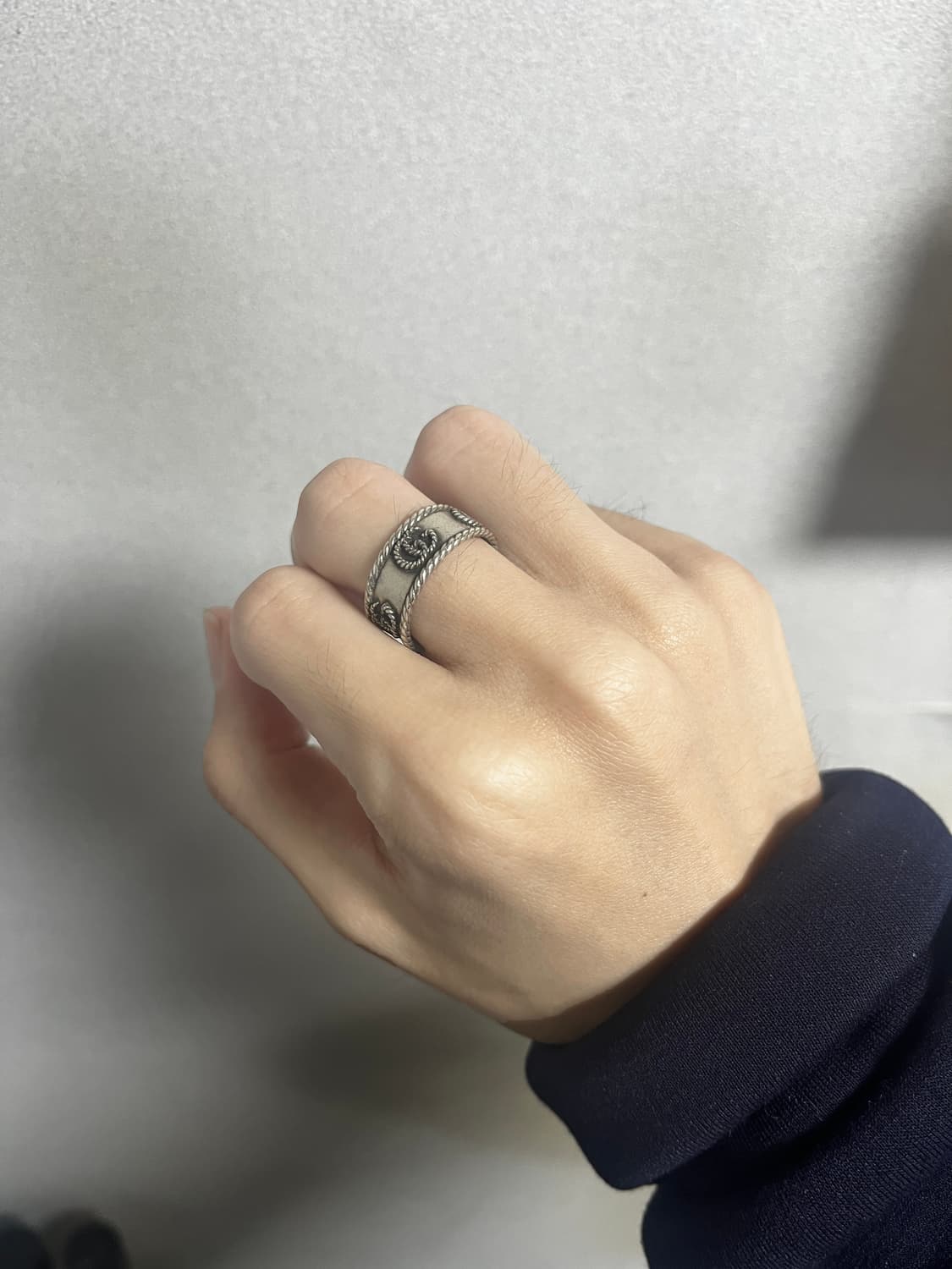 구찌 더블 G 링 실버 에이지드 피니쉬 상품이미지3