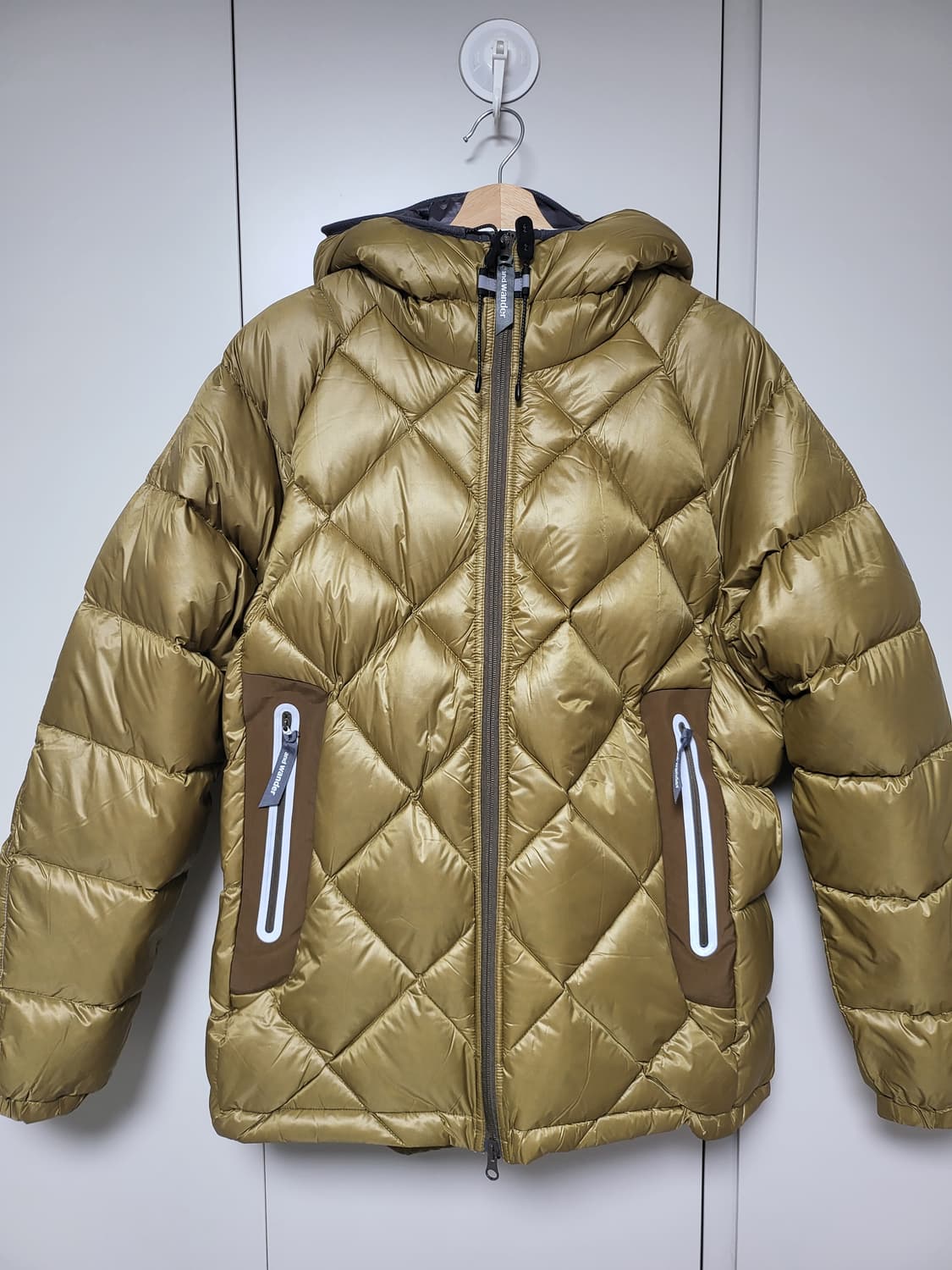 (새상품)and wander 앤드원더 다이아몬드 퀄팅 경량 다운 패딩 상품이미지1