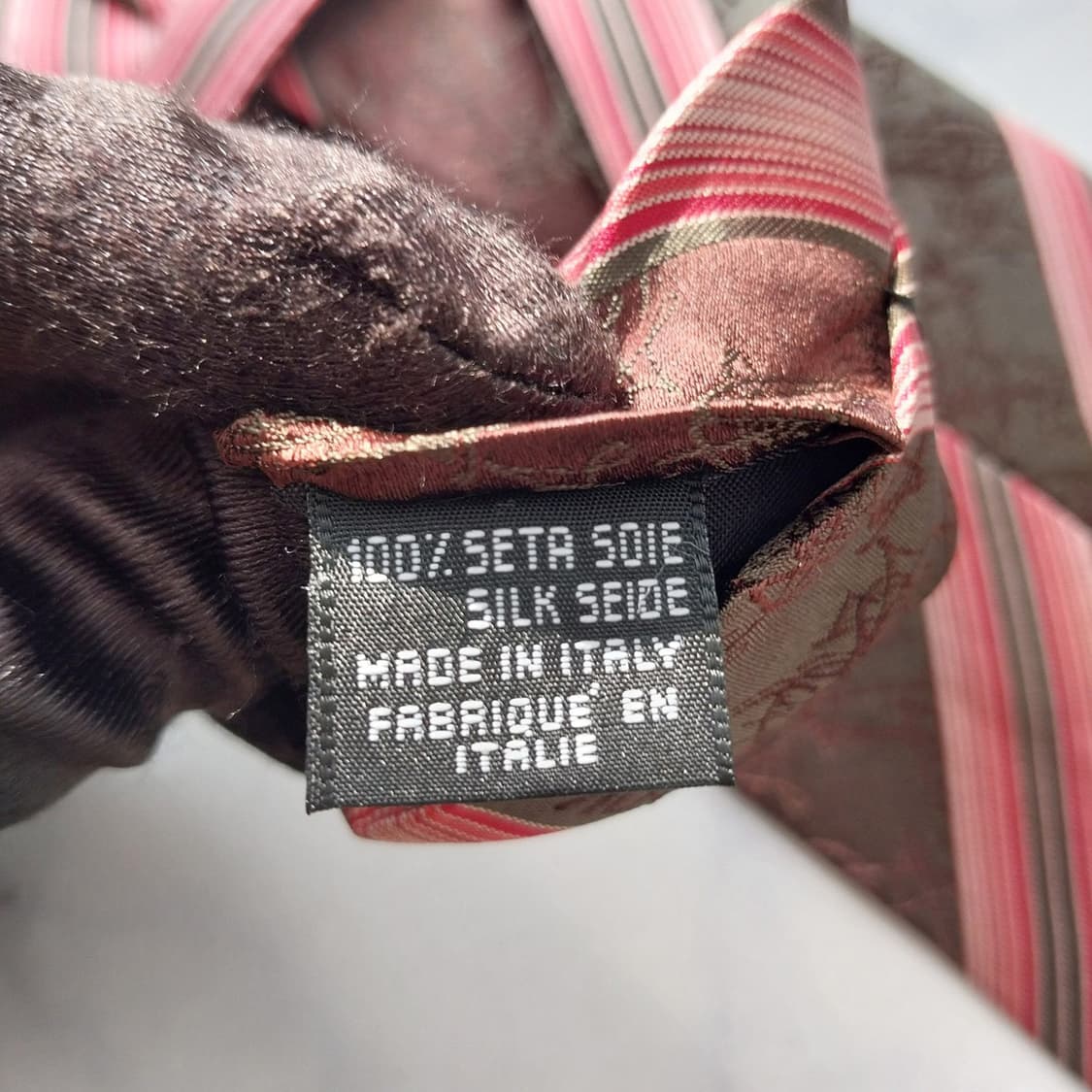 비비안웨스트우드 실크 자카드 로고 넥타이 8.9cm A+등급 K1863
 상품이미지9