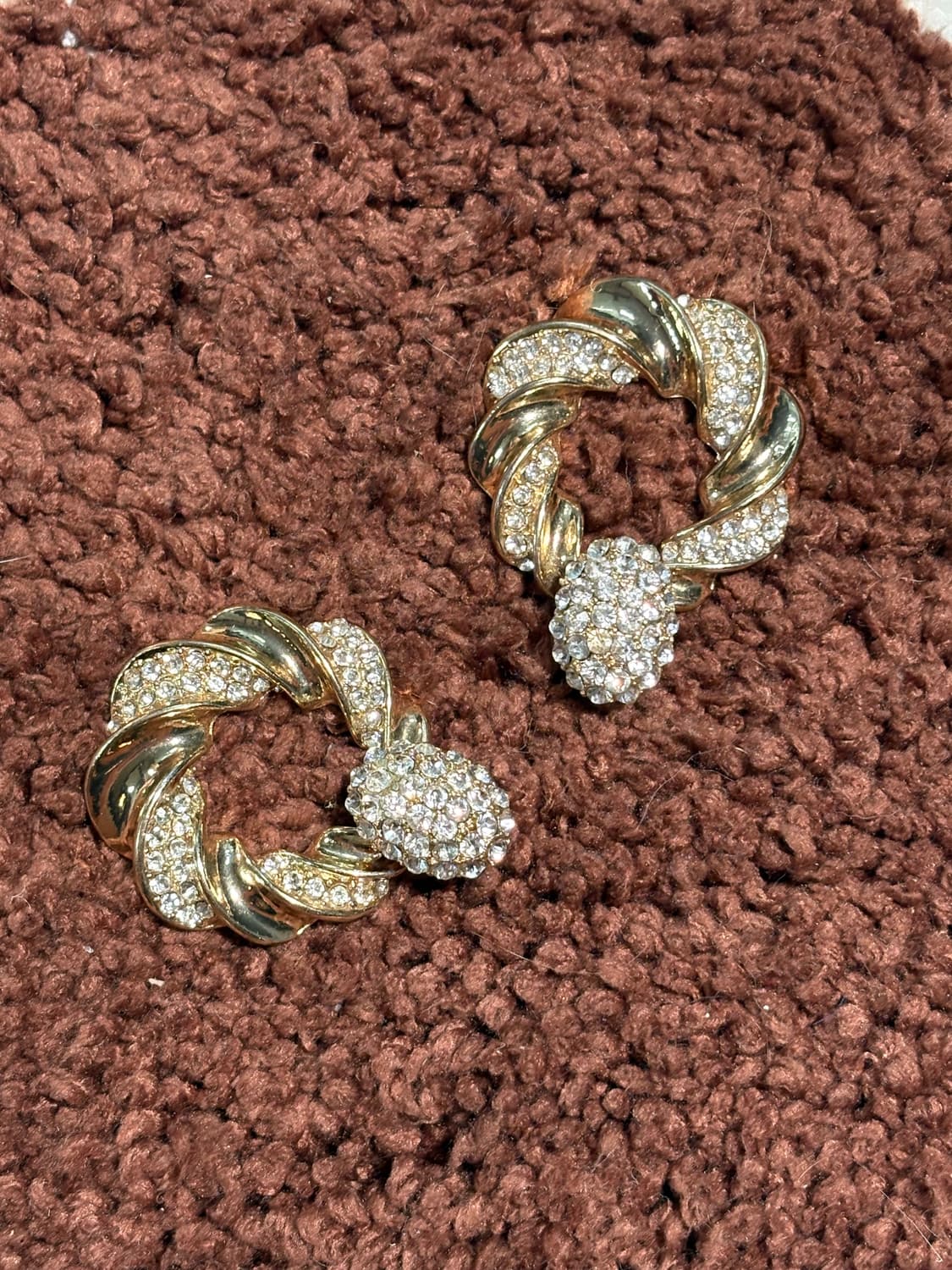 Vintage Pavé Twist Gold Earrings 상품이미지1
