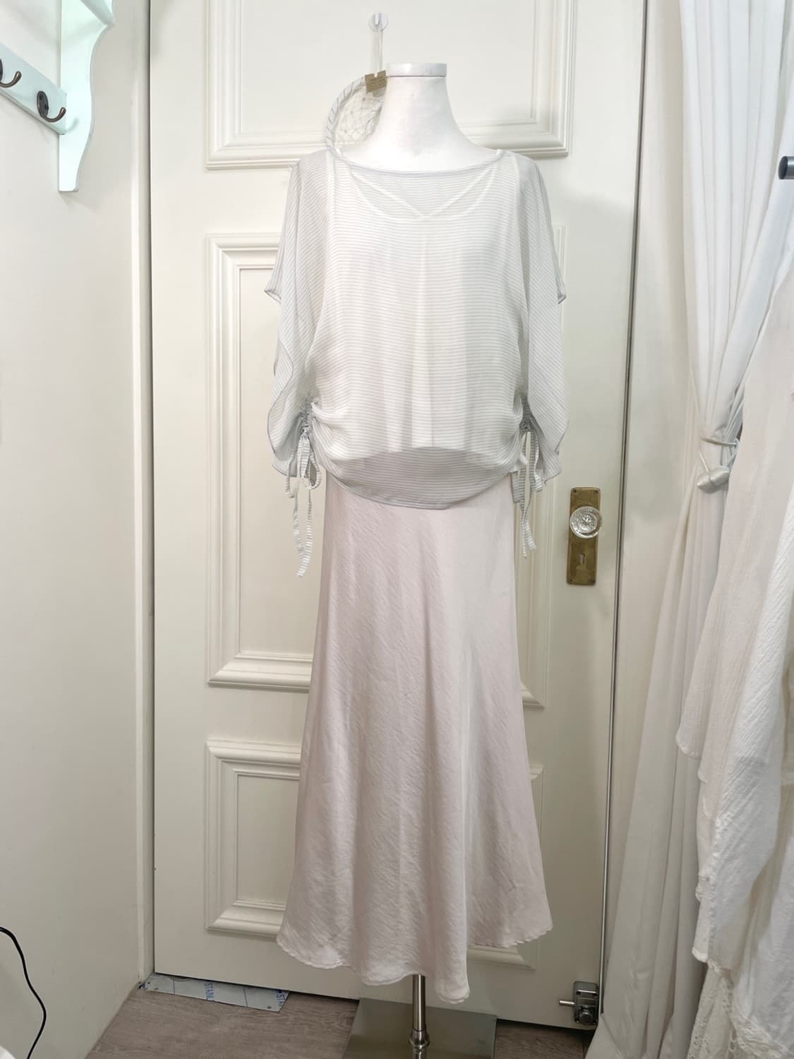 sheer pink satin beautiful long skirt 상품이미지6