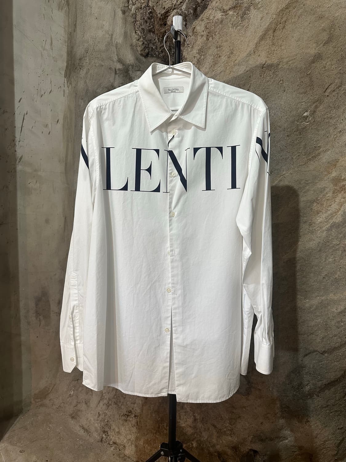 발렌티노 20FW 로고 프린트 셔츠 상품이미지1