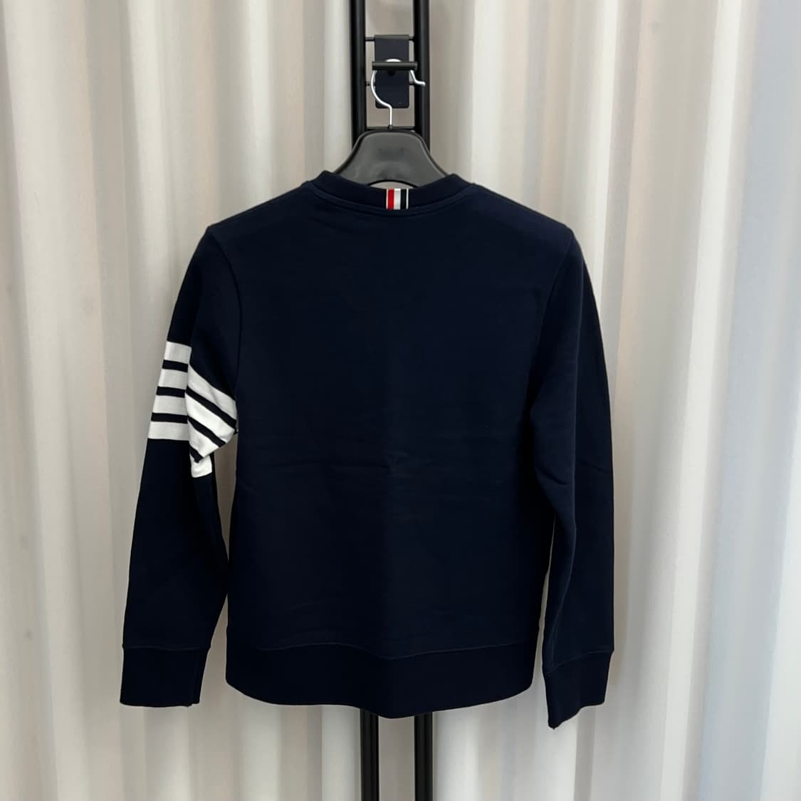 톰브라운 사선완장 맨투맨 네이비 (3) 상품이미지2