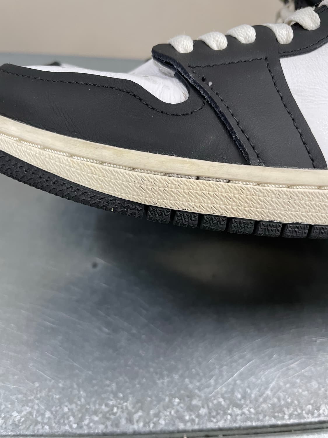 나이키 조던1 레트로 하이 볼트 골드 250 상품이미지9