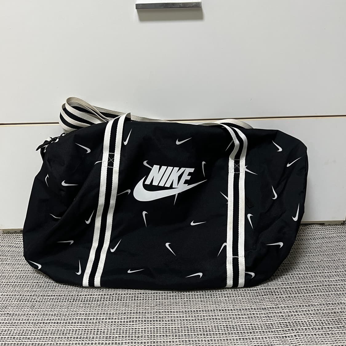 나이키 헤리티지 스우시 더플백 짐백 상품이미지1