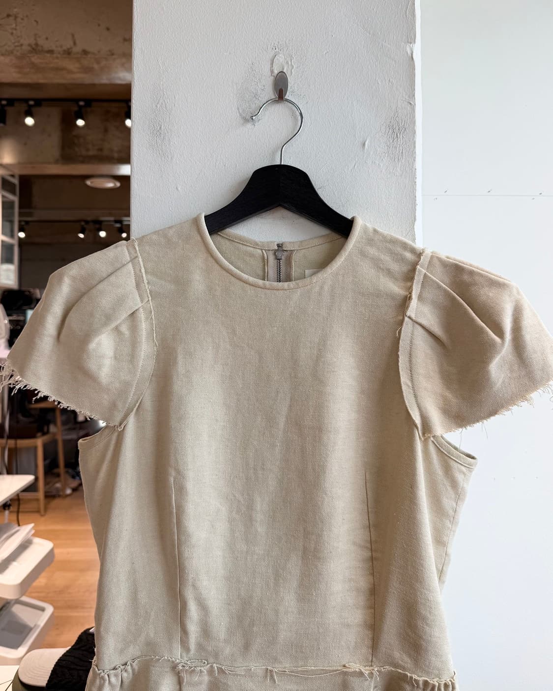 이자벨마랑 베이지 린넨 하프 블라우스  상품이미지3
