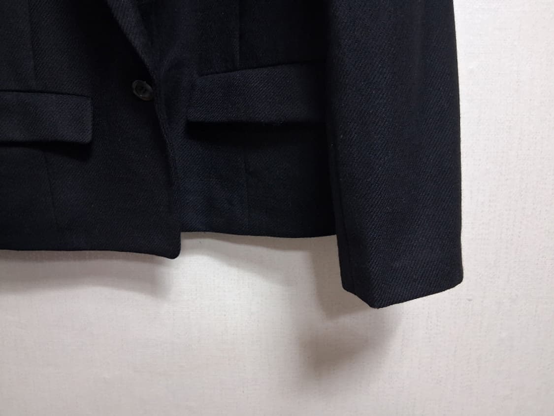 부티크 에코 가오리핏 숏자켓 77사이즈입니다. 검정색상에 순모 울 모직  상품이미지7