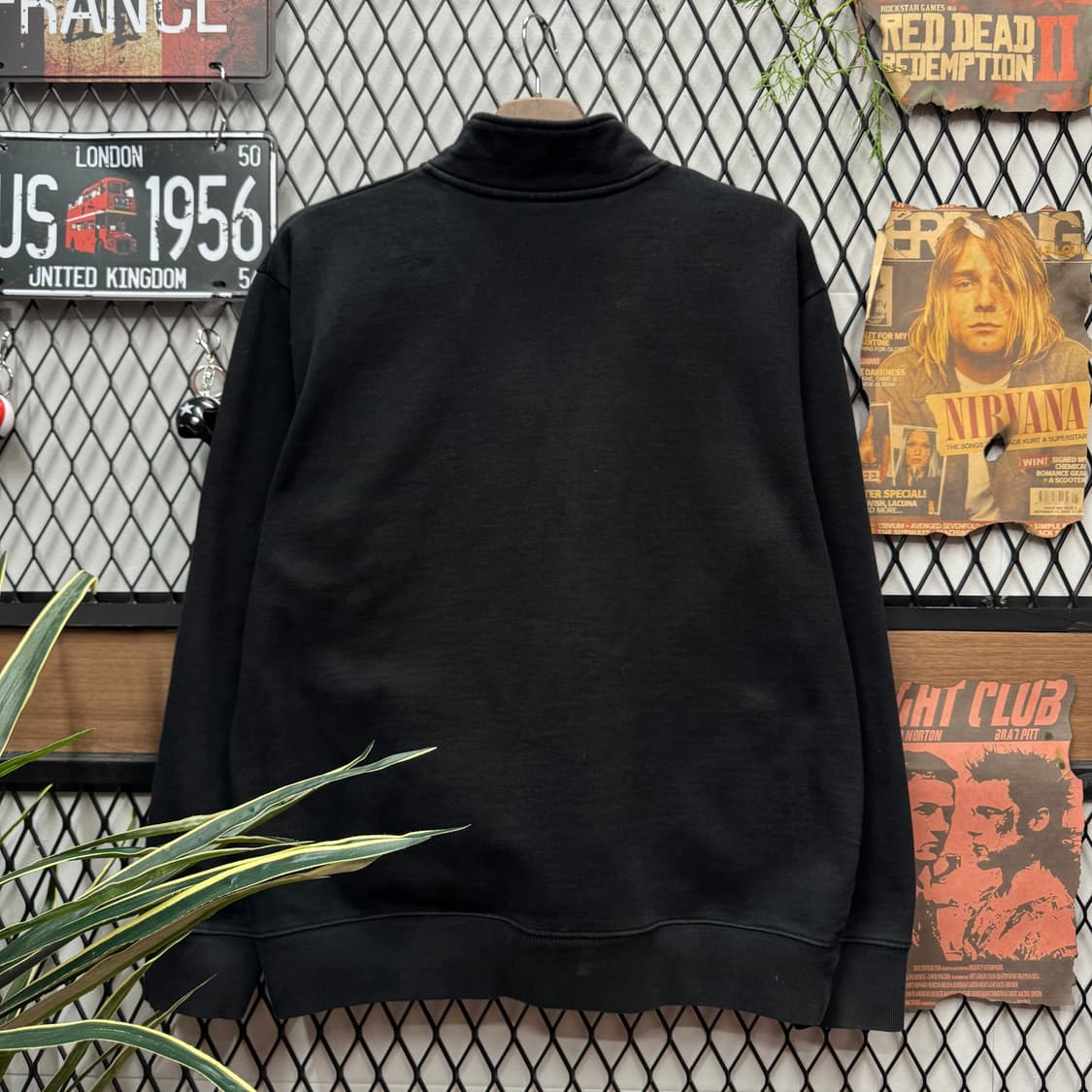 칼하트 윕 하프 집업 하이넥 스웻셔츠 전면 로고 포인트 블랙 상품이미지2