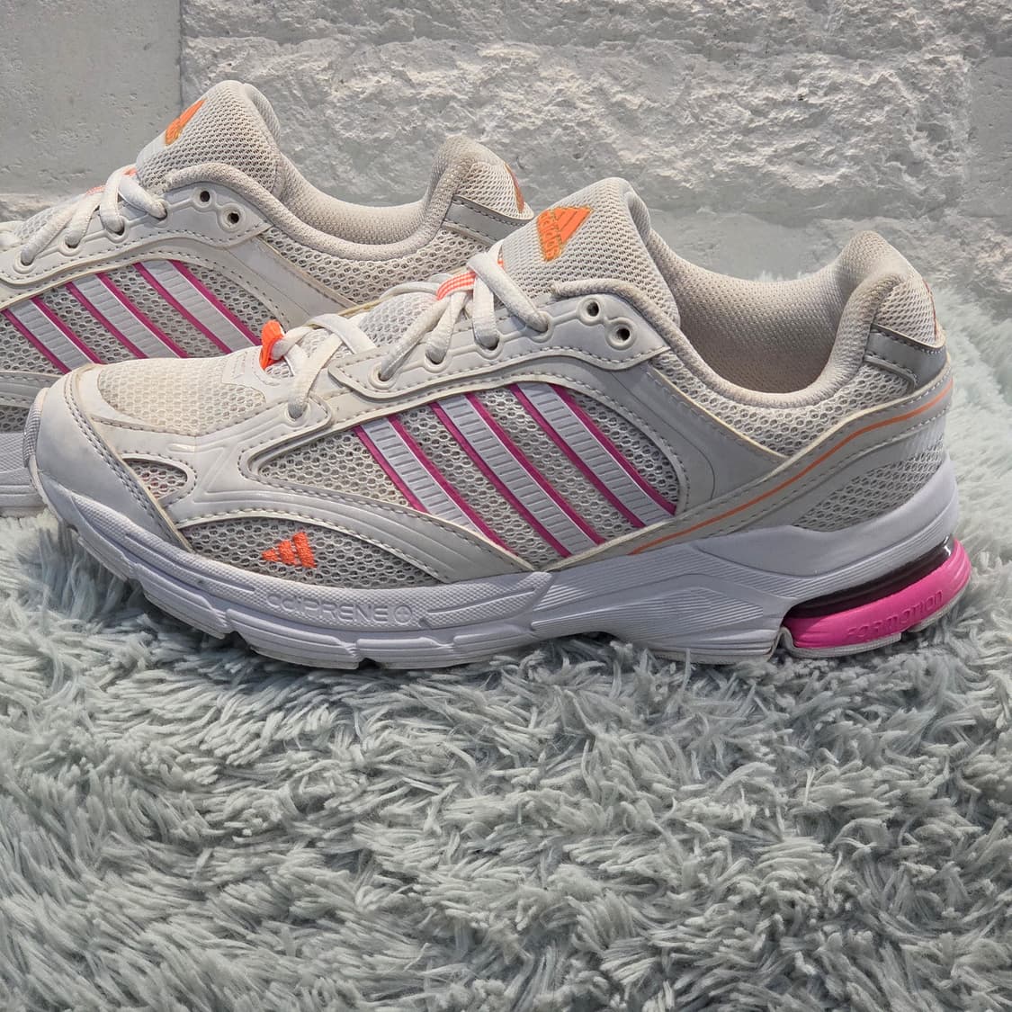 6q-27:아디다스 쿠션 러닝화 화이트-핑크 (240)-상태굿 상품이미지2