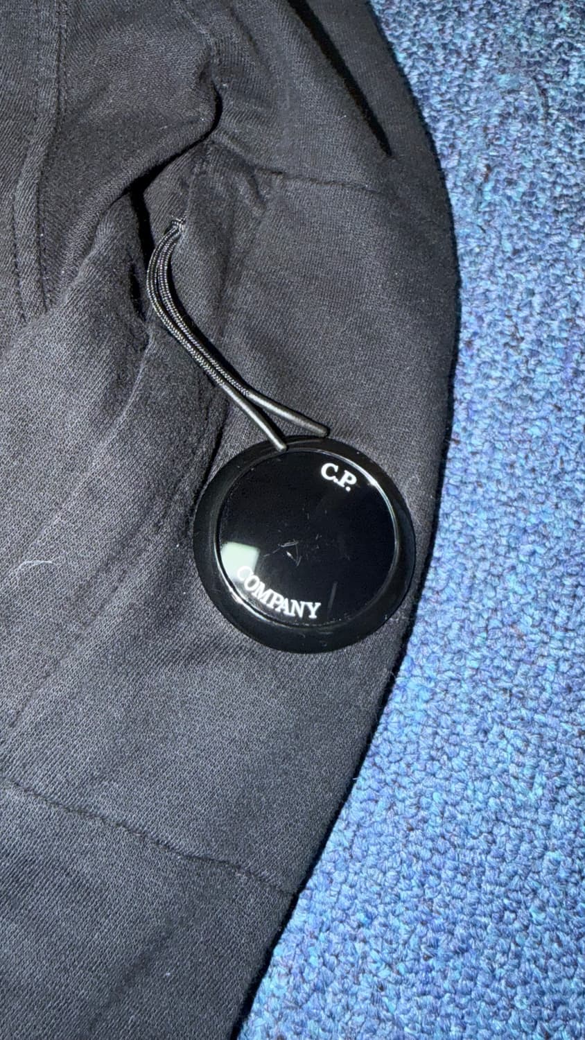 CP컴퍼니 렌즈 와펜 맨투맨 상품이미지2