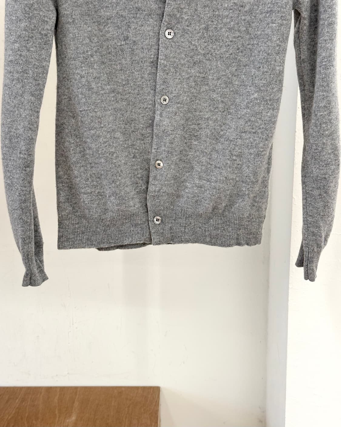 꼼데가르송 플레이 그레이 블랙 하트패치 가디건 상품이미지5