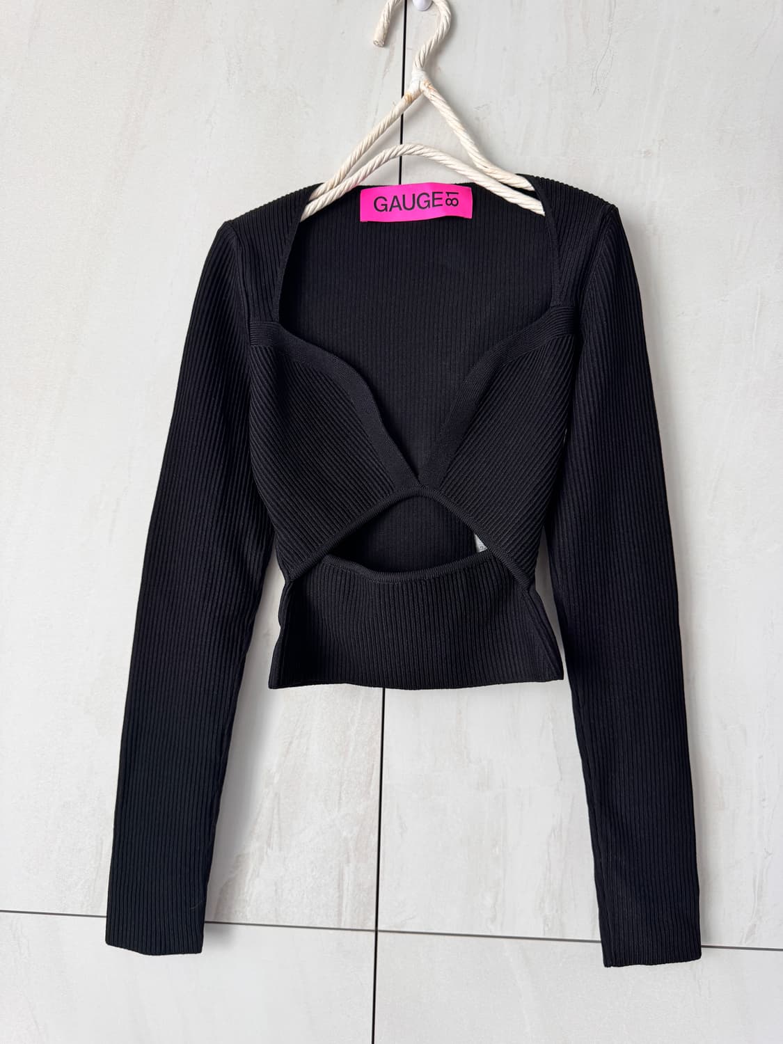 새상품 Gauge81 블랙 컷아웃 니트 탑 XXS(44사이즈,55가능) 상품이미지4