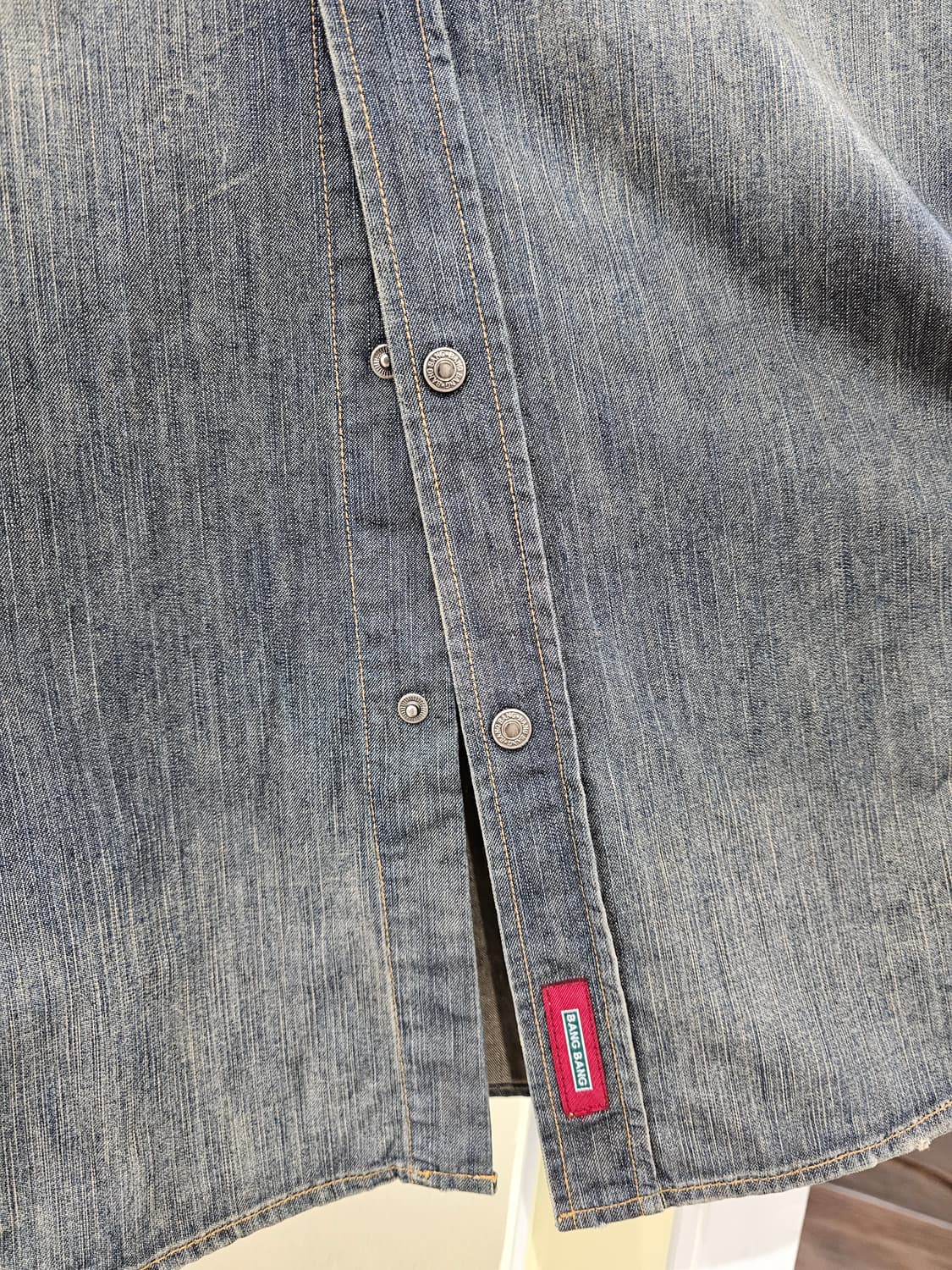 Bangbang 워싱 절개 데님셔츠 상품이미지6