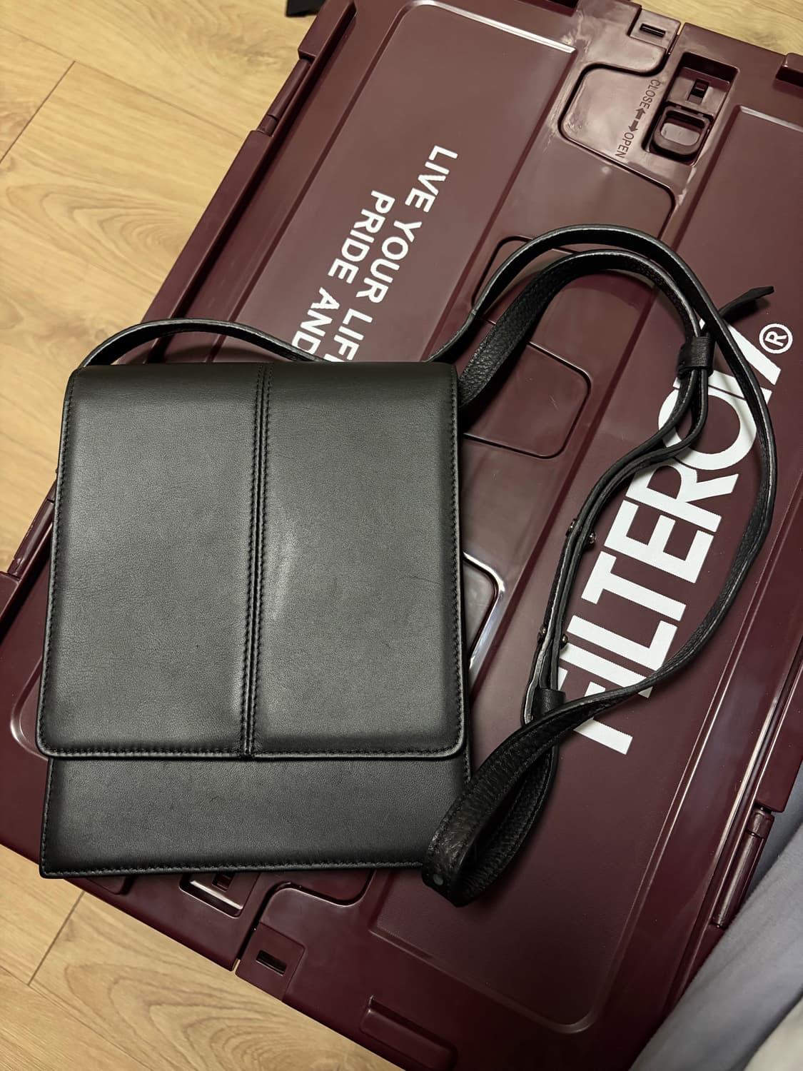 유스 레더 크로스백 상품이미지1