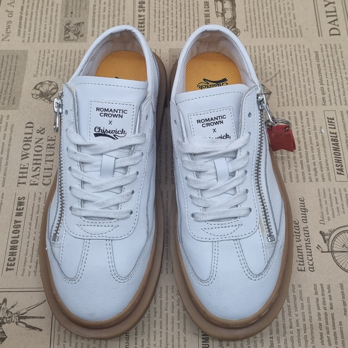 로맨틱크라운 x 치스윅 여성 스니커즈 230 상품이미지2