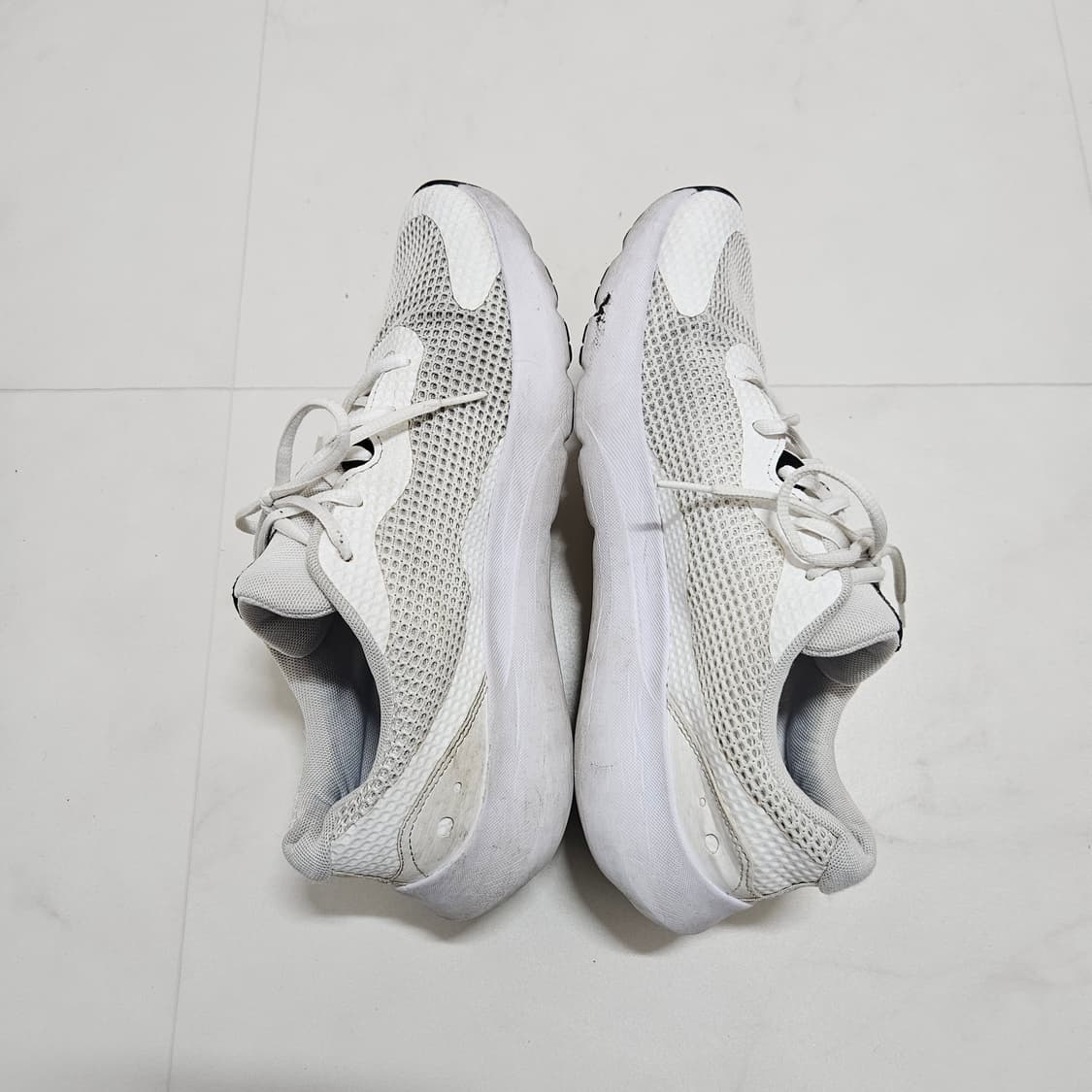 언더아머 UA 써지3 런닝화 280mm 상품이미지4