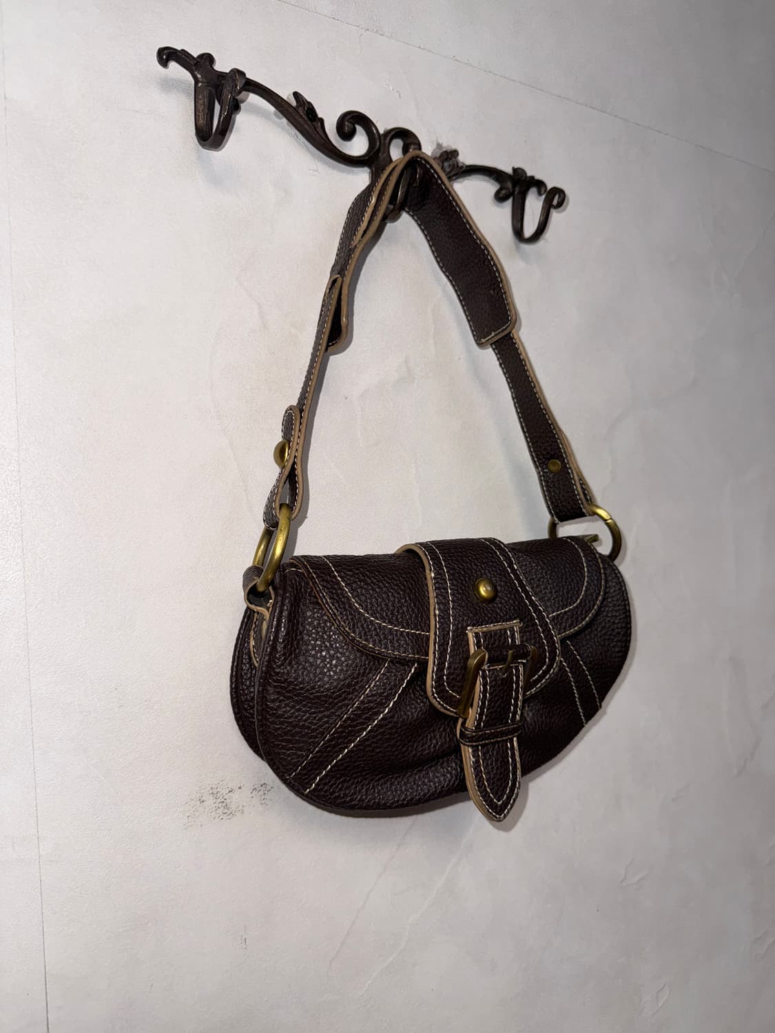 Dark brown buckled mini shoulder bag 상품이미지2