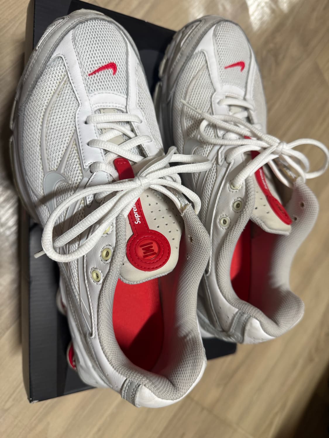 슈프림 나이키 샥스 285 상품이미지1