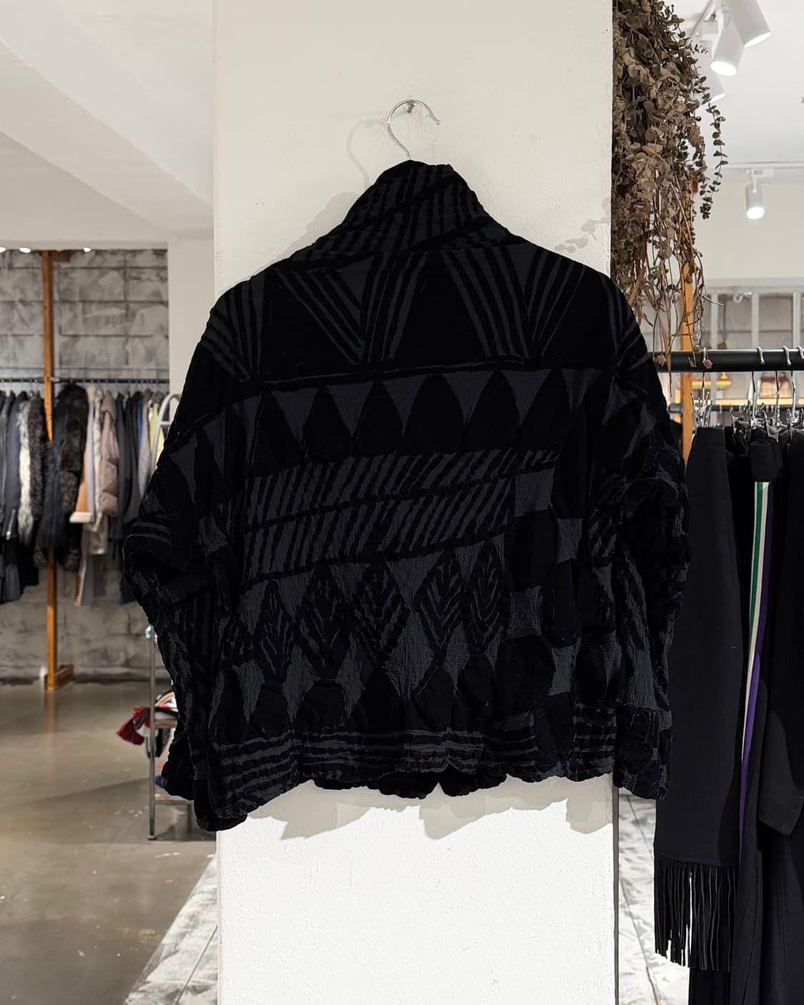 이세이 미야케 미 블랙 벨벳 하이넥 자켓 상품이미지6