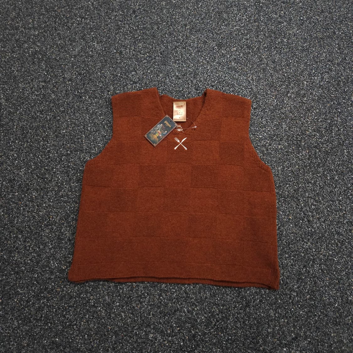 아이앱스튜디오 X 던전 밥 빅로고 크롭 니트 베스트 (M) 상품이미지2