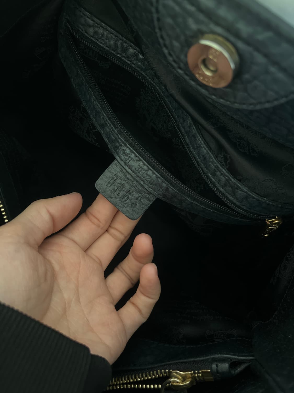 DAKS DD Logo Studded Dot Bag 상품이미지5