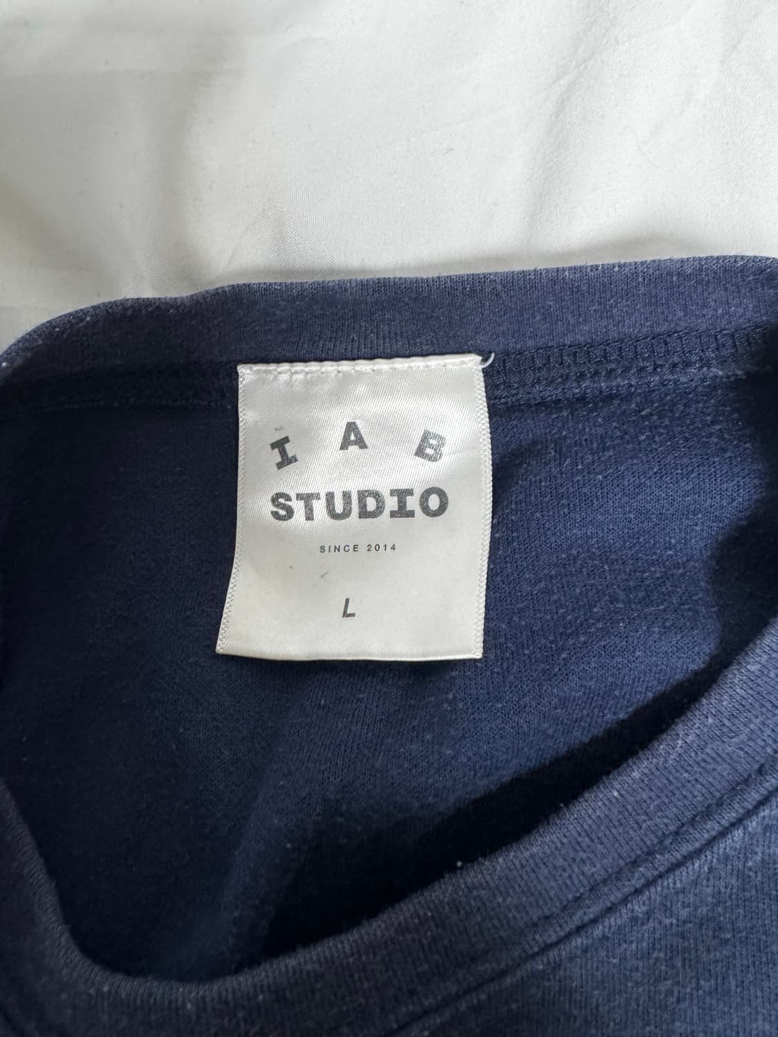 IAB Studio x JTBC 티셔츠 네이비 상품이미지3