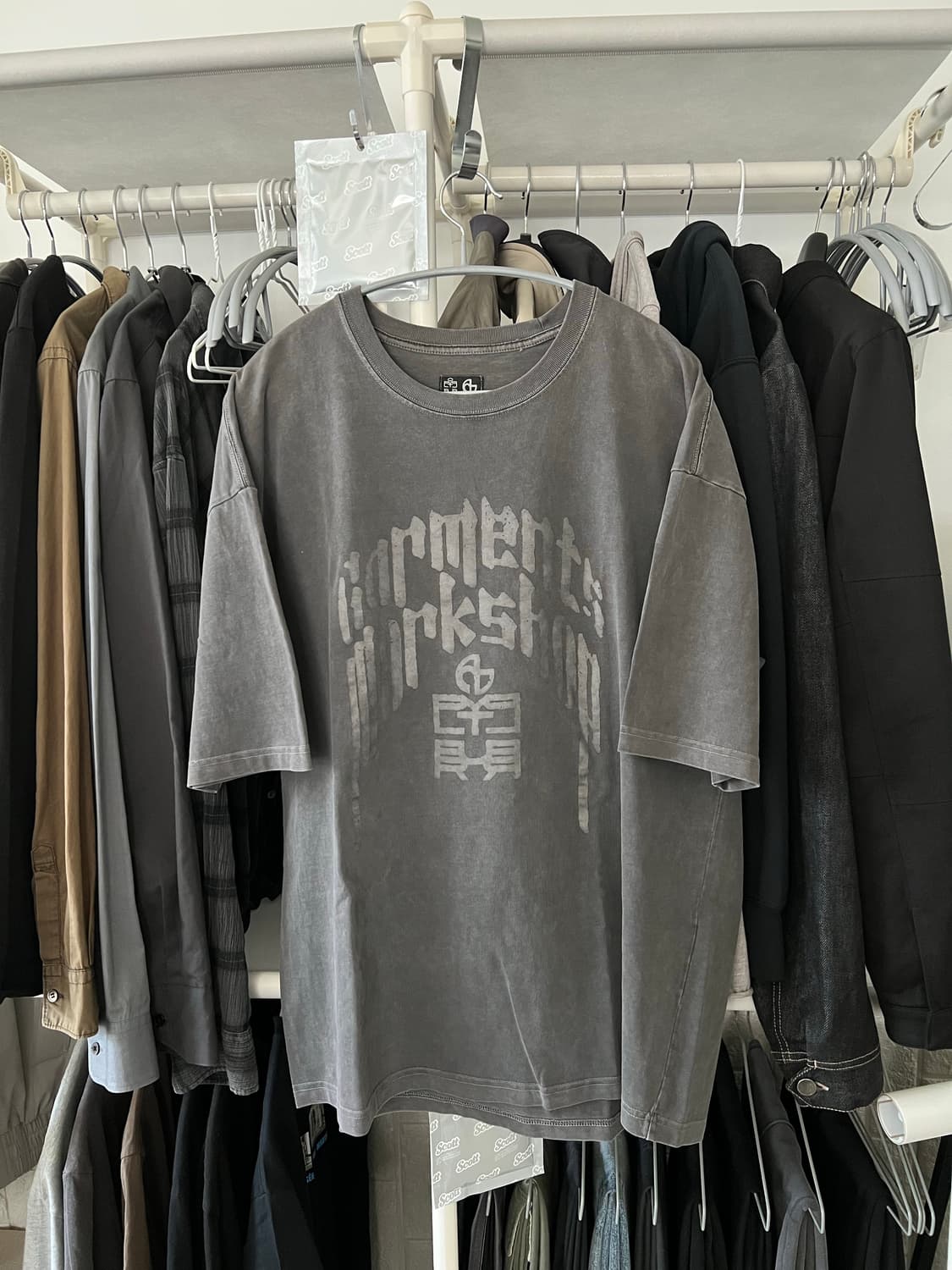 [3] 폴리테루 노매뉴얼 수베니어 티셔츠 차콜 상품이미지3