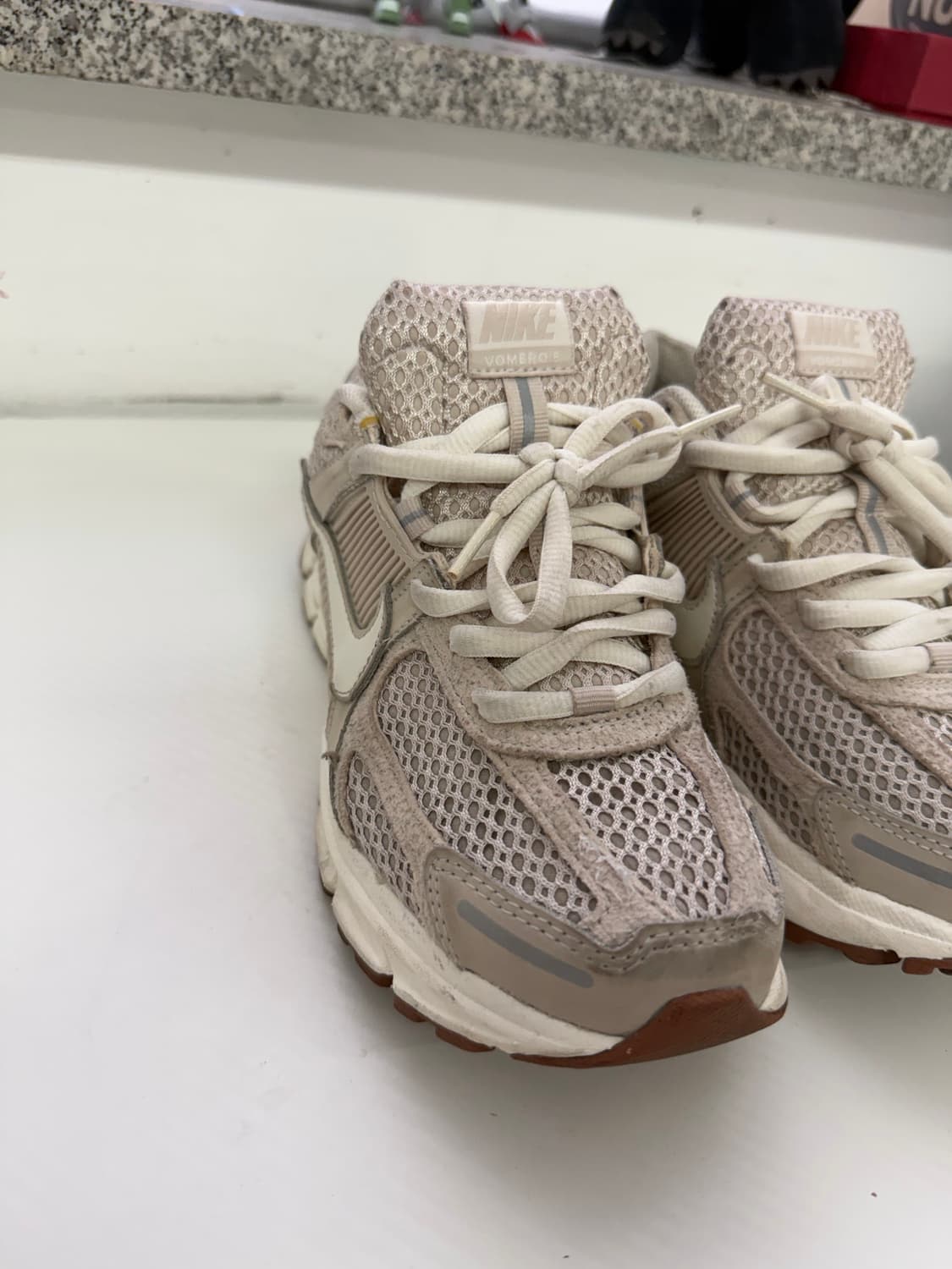 정품) 나이키 줌 보메로5 운동화 255 상품이미지3