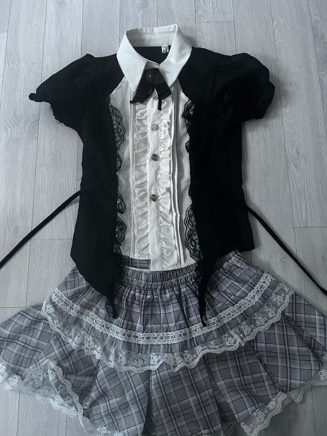 서브컬쳐 지뢰계 공포게임 여주 셋업 판매합니다 상품이미지1