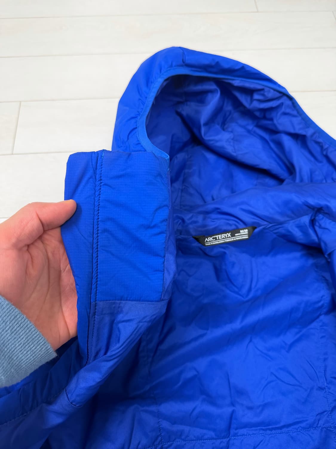 아크테릭스 아톰 바이탈리티 M 사이즈  상태 9.7/10 사진찍고 절대 상품이미지5