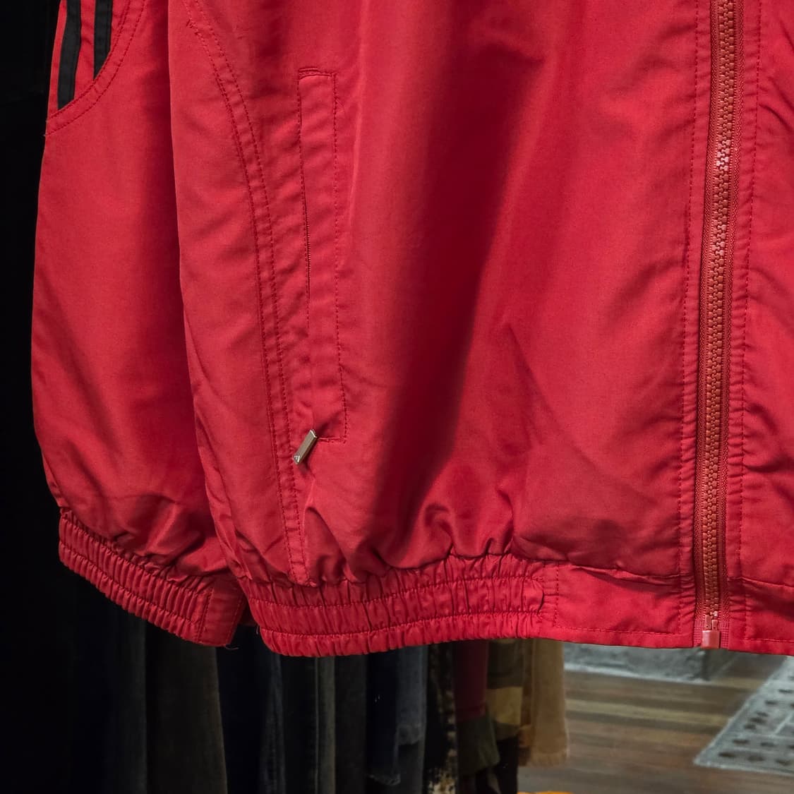아디다스 00S 올드스쿨 레드 바람막이 자켓 상품이미지4