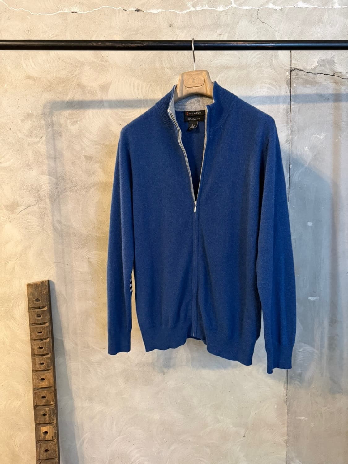 레드문 캐시미어 짚업 니트 100 상품이미지1